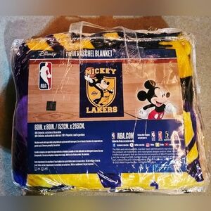 TWIN SIZE MICKEY LAKERS BLANKET